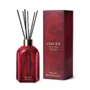 Difusor de ambientes em vidro vermelho com varetas e letras douradas da marca Casa 214 Gardênia Imperial com a caixa vermelha e dourada ao lado.