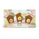 Kit Boti Baby Casinha (Kit Boti Baby que traz uma embalagem com desenhos de casinhas e pintinhos saindo de dentro delas. Dentro da caixa, há um sabonete líquido de glicerina, uma loção banho e pós banho e uma colônia do sol.
3 itens)