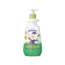 Imagem de um frasco branco com tampa dosadora amarela e rótulo em verde com ilustração do personagem da marca Dr. Botica, contendo 400ml de condicionador infantil para cabelos crespos.
