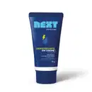 Embalagem azul escura de desodorante em creme da marca Next, com tecnologia SmartShield e sem alumínio, com detalhes em sobretom de azul um pouco mais claro e um ícone de bateria com um raio amarelo dentro.