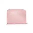 Necessaire em material sintético na cor rosa claro. Possui formato retangular com cantos arredondados. O estojo apresenta textura fosca e tem o nome da marca "Cuide-se bem" gravado em relevo na parte frontal.