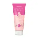 Bisnaga creme hidratante deslizante para a pele da marca Boticário, da linha Cuide-se Bem. A embalagem é bicolor de pink e rosa  contendo ilustração de pêssego, nome do produto "Doçura na Pessegura" e informações sobre sua composição e benefícios.