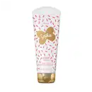 Loção hidratante Sophie em bisnaga branca com padrão de traços rosa, borboleta dourada no centro e tampa dourada, trazendo 200ml do produto.