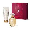 Kit de produtos da marca Lily, incluindo um frasco com líquido rosa e detalhes dourados de desodorante colônia e um tubo branco com dourado de loção hidratante corporal, acompanhados de uma caixa vinho com detalhes dourados.