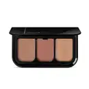Imagem de uma paleta de blush compacta com três tons de marrom em embalagem preta com logotipo da marca.