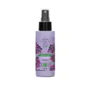 Frasco de spray perfumado para cabelos da marca Cuide-se bem Feira Cachos de Uva, com rótulo roxo exibindo o nome do produto e ilustração de cachos de uvas roxas. O item contém válvula spray preta e traz 100ml do produto.