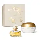 Imagem de uma caixa branca com ilustração dourada de lírios, contendo um frasco elegante com líquido dourado de Eau de Parfum Lily e um pote branco com tampa dourada de creme corporal da mesma marca.