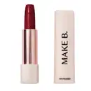 Batom cremoso na cor Vermelho Lace Red da marca Make B. Urban Ballet em embalagem branca e dourada com a marca impressa em letras pretas na tampa.