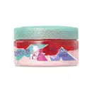 Pote de creme hidratante da linha Sophie Marvel Spider-Gwen da marca O Boticário, com tampa azul-turquesa com glitter e corpo vermelho, rosa e com detalhes da personagem Spider-Gwen em ilustração em estilo quadrinhos.
