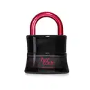 Imagem de um vidro preto em formato de cadeado com arco rosa metalizado, contendo 50ml de Eau de Parfum Her Code Clímax.