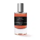 Frasco transparente de 75ml de Eau de Parfum Privée Narcotic Flowers Poppy , com formato cilíndrico e tampa prateada, contendo líquido de cor laranja. Rótulo preto com informações sobre o produto.