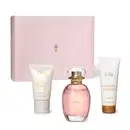 Kit Lily Soleil contendo dois frascos brancos e dourados de creme hidratante para as mãos e geleia iluminadora corporal, frasco com líquido rosa e tampa dourada de L'eau de Lily e uma caixa rosa com detalhe dourado.