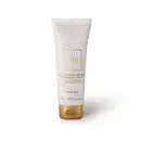 Imagem de um frasco do creme hidratante corporal da marca Lily em embalagem branca com detalhes dourados, contendo texto com nome da marca e informações sobre o produto.
