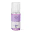 Imagem de um frasco cilíndrico transparente de body splash da marca Cuide-se Bem Rosa e Algodão com líquido rosa, rótulo bicolor lilás e branco com ilustração de um floco de algodão.