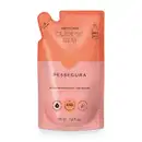 Embalagem plástica laranja em formato de bolsa com rótulo "Cuide-se Bem" e imagem de pêssego. Produto é uma loção desodorante hidratante da marca Pessegura com 350 ml de volume.