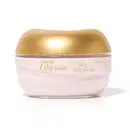 Imagem de um pote transparente com conteúdo branco e tampa e rótulo dourados contendo creme acetinado corporal da marca L'eau de Lily Soleil, contendo 200g de produto.