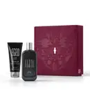 Caixa de presente de cor vinho com um grande coração ilustrado detalhes de temática celestial. Ao lado, itens de perfumaria da marca  Egeo Bomb Black, sendo um frasco de desodorante colônia preto e bisnaga de gel de banho preta, ambas com tampa prateada.