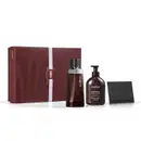 Caixa de presente marrom com padrão de raíz de árvore, contendo frasco de item de perfumaria Malbec de 200 ml e bisnaga de 200 ml da mesma marca, acompanhados de uma carteira preta.