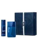 Conjunto de item de perfumaria da marca Quasar, composto por frasco de desodorante spray azul e caixa de presente com textura e design em tons de azul escuro.