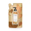 imagem do frasco Instance Karité na cor bege decorada com ilustrações de folhas e frutas de karité, estão descritas algumas das propriedades como ser hidratante, desodorante corporal, ter ingredientes naturais e 350ml e o produto contér 80% menos plástico
