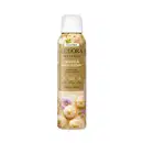 Embalagem em frasco plástico com tampa branca. Rótulo mostra merengues decorativos e flores lilás, no cento, um retângulo dourado com o nome Eudora Instance e detalhes do produto.150ml/148g. Propriedades hidratante, antioxidante e pele aveludada.