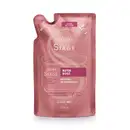 Embalagem flexível como um pacote de plástico rosé com detalhes em vermelho claro e branco e indicação de lugar para cortar com tesoura. No centro, um desenho da silhueta do pote original contém as informações do rótulo do refil em letras brancas.