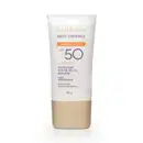 O produto apresentado é um protetor solar facial da linha Neo Dermo da marca Eudora, com FPS 50 e alta proteção. A embalagem é um tubo de cor bege, com rótulo branco e detalhes em roxo.