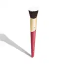 Pincel de maquiagem com cabo rosa e dourado. O cabo é cilíndrico, na cor rosa escura, com o texto "Niina Secrets" impresso. A parte superior é dourada. As cerdas do pincel são densas, corte reto e de cor marrom escura.