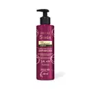 O produto apresentado é um Creme para Pentear - Definição da linha Siàge Pro Cronology Curvas. A embalagem é um frasco plástico de cor rosa escuro com um rótulo. Possui um aplicador tipo bomba para facilitar a aplicação do produto.