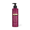 O produto apresentado é um Creme para Pentear - Volume da linha Siàge Pro Cronology Curvas. A embalagem é um frasco plástico de cor rosa escuro com um rótulo. Possui um aplicador tipo bomba para facilitar a aplicação do produto.