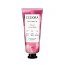 O produto apresentado é um creme perfumado para as mãos da linha Instance Rosa Absoluta. A embalagem é um tubo plástico rosa com rótulo branco que destaca algumas características do produto, como conter glicerina vegetal, ser hidratante e aroma de rosa.