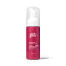Mousse de limpeza facial Niina Secrets em embalagem plástica cilíndrica rosa com rótulo branco. Produto de 150 ml com tecnologia Skin Secrets para uma pele mais luminosa e suave.