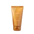 O produto apresentado é uma Loção Hidratante Desodorante Corporal da linha Diva Suprema da marca Eudora. A embalagem é um tubo dourado com detalhes em relevo e listras diagonais, com o nome da marca e do produto claramente visíveis.
