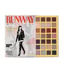 Caixa de paleta de sombras de maquiagem da marca Eudora entreaberta. Capa da Runaway Magazine, escrito 'Same Andy, better clothes', pois se trata de uma collab de O Diabo Veste Prada.