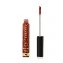 Frasco de gloss labial da marca Eudora Make, na cor canela, com aplicador em formato de pincel e rótulo com texto "Kiss Me Gloss Labial".