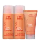 A imagem mostra o Kit Wella Nutri-Enrich com dois shampoos de 50ml, e uma máscara de 30ml. Os produtos apresentam o logotipo da Wella com perfil estilizado de uma mulher com cabelos esvoaçantes e as cores predominantes são laranja e branco.