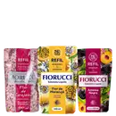 Produtos de sabonete líquido refil da marca Fiorucci, nas fragrâncias flor de maracujá, flor de cerejeira e ameixa negra. As embalagens apresentam informações sobre a sustentabilidade dos produtos, com 76% menos plástico.