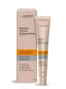 O produto apresentado é um gel creme da marca Labotrat, chamado "Ativador Cílios e Sobrancelhas". A embalagem consiste em um tubo de cor bege e uma caixa de papelão também na cor bege. Volume de 15g.