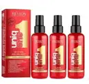 O produto apresentado é um tratamento capilar "All in One" da linha Revlon Professional Uniq One. Consiste em três frascos contendo o tratamento, e uma caixa vermelha que destaca os 10 benefícios reais do produto.