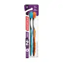 Conjunto de duas escovas dentais da marca Dentalclean. As escovas têm cabos plásticos longos, uma na cor turquesa e outra laranja. As cerdas são macias e de cores correspondentes aos cabos. O produto vem embalado em um blister plástico transparente