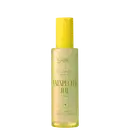 Perfume em spray em frasco cilíndrico amarelo. Embalagem transparente com rótulo dourado e texto "Skelt Unexpected Day Fine Fragrance". Descrição adicional em português: "Pera, Chantilly, Flor de Laranjeira".