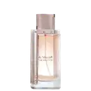 Frasco de perfume da marca Lattafa Perfumes, com design moderno e elegante em tons de rosa e prata. O rótulo exibe o nome "The Kingdom" em destaque.