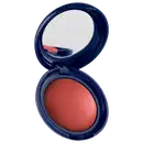 Blush em pó com embalagem redonda azul-marinho, espelho integrado na tampa e produto em tom laranja-avermelhado com acabamento luminoso.
