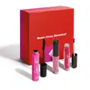 Caixa de presente vermelha e lilás, máscara de cílios 4 em 1 em tubo rosa com tampa e aplicador pretos, gloss dos sonhos rosa com tampa preta e batom líquido dos sonhos vermelho com tampa preto e aplicador vermelho, todos da marca Quem Disse, Berenice?.