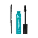Combo de produtos de maquiagem da marca Quem Disse, Berenice?, incluindo um lápis preto para olhos retrátil e um frasco de máscara de cílios azul aberto com seu pincel aplicador ao lado dele, exibindo cerdas alongadas na base e curtas na ponta.