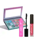 Paleta multifuncional coloridas em estojo azul com espelho, máscara de cílios 4 em 1 preta em embalagem lilás com letras brancas e aplicador preto com cerdas, e gloss labial rosa com tampa preta, todos da marca Quem Disse, Berenice? dos sonhos.