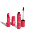 Imagem de dois produtos da marca POP Quem Disse, Berenice? contendo um batom semi matte em embalagem rosa na cor Vermelho Icônico e uma máscara de cílios em tubo rosa com aplicador preto. O fundo da imagem é branco com sombreado.