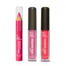 Imagem do Combo Pink Quem Disse, Berenice? contendo um lápis labial multifuncional e dois brilhos labiais, em embalagem transparente e tampa preta. Os produtos possuem tonalidades diferentes de rosa.