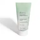 Imagem de um frasco de gel de limpeza da marca Skin.Q, com embalagem verde-clara, tampa branca e rótulo com informações sobre ingredientes e benefícios para pele oleosa. O fundo é branco com sombreado.