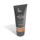O produto apresentado é uma base líquida da marca Tô no Glow, com embalagem em tubo plástico de cor cinza escura. O rótulo exibe o nome da marca e o texto "Radiância natural, leveza e conforto" em letras brancas.